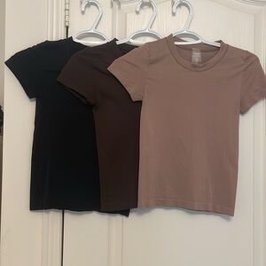 Aritzia Sunday Best SinchSeamless short sleeve tops (bundle of 3)